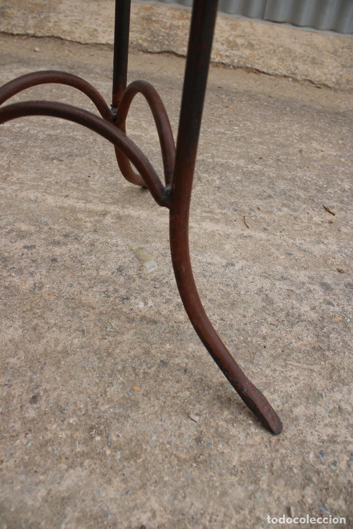 Antig&uuml;edades: macetero de hierro de forja - Foto 4