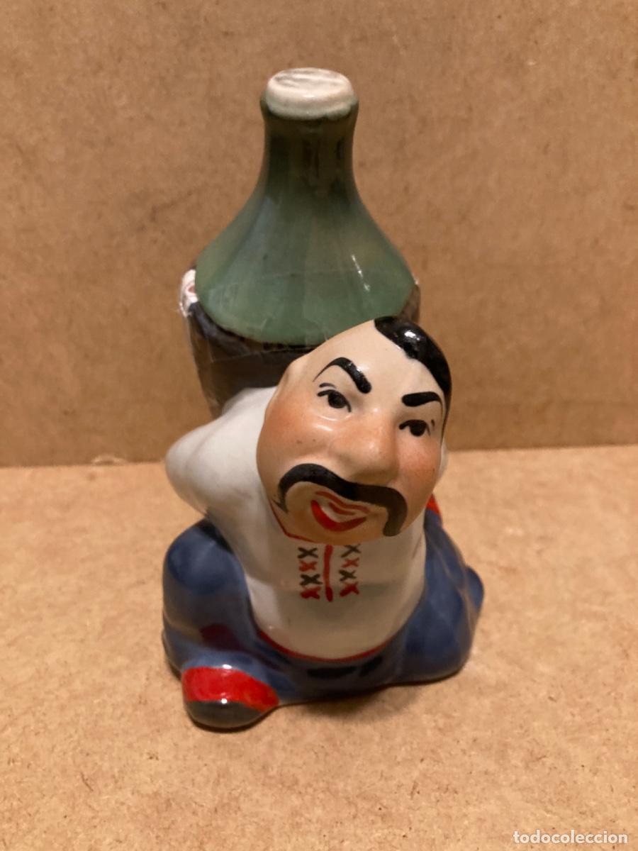 Antig&uuml;edades: Figura de cer&aacute;mica botella de vodka - Foto 7