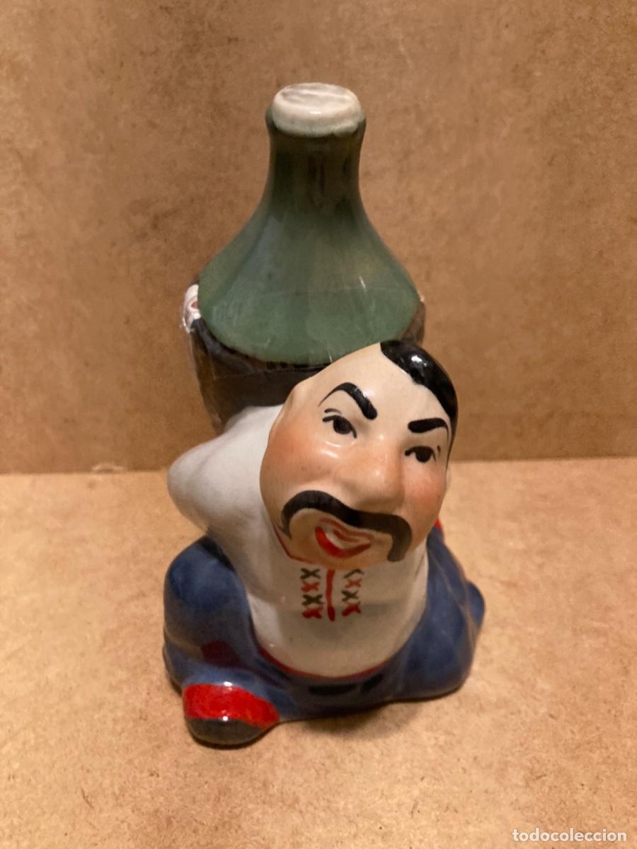 Antig&uuml;edades: Figura de cer&aacute;mica botella de vodka - Foto 9