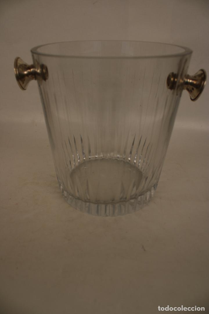 Antig&uuml;edades: cubitera cristal y plata de ley - Foto 4