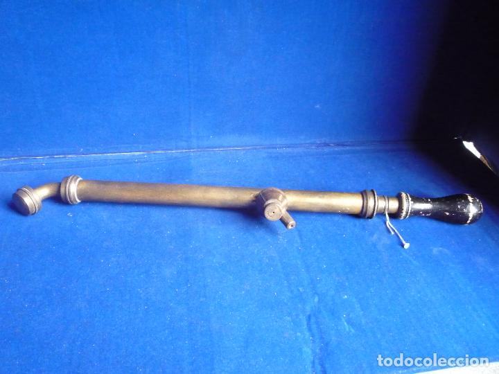 Antig&uuml;edades: SULFATADORA BRONCE Y MANGO MADERA - Foto 1