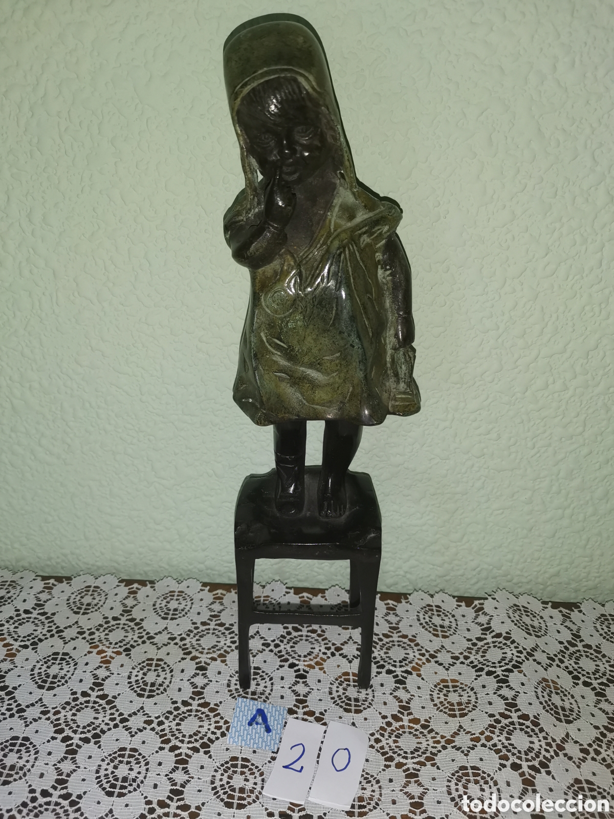 Antig&uuml;edades: Figura de ni&ntilde;a - Foto 1