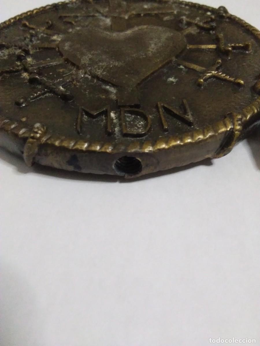 Antig&uuml;edades: Medall&oacute;n en bronce Virgen Dolorosa - Foto 3