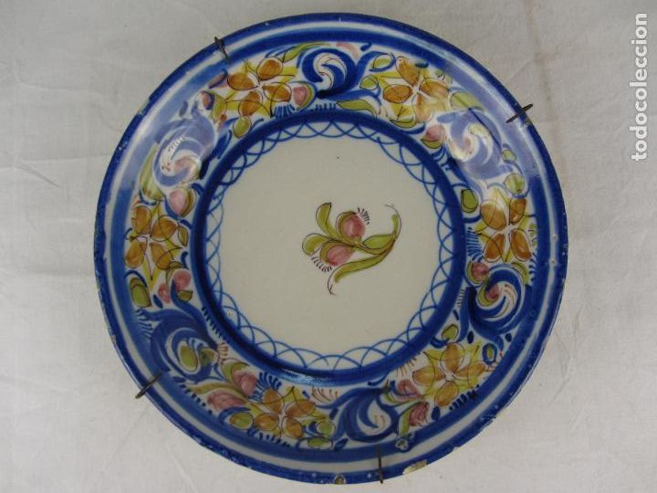 Antig&uuml;edades: Plato de Manises con flor central - s.XIX - Foto 1