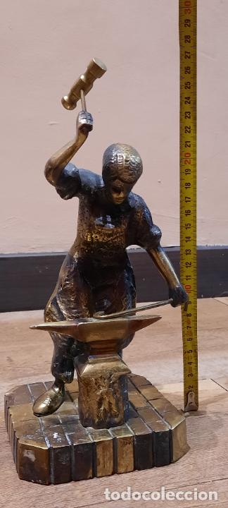 Antig&uuml;edades: FIGURA DE BRONCE HERRERO EN FRAGUA - Foto 5