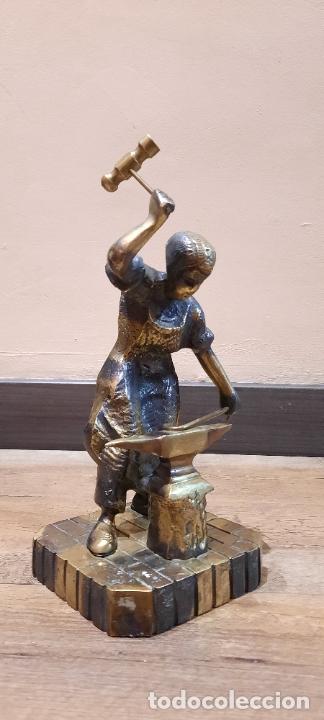 Antig&uuml;edades: FIGURA DE BRONCE HERRERO EN FRAGUA - Foto 7