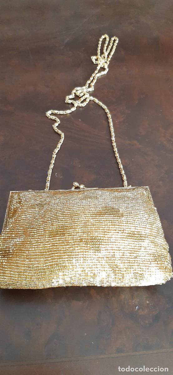 Antig&uuml;edades: BONITO BOLSO DORADO DE AVALORIOS. - Foto 1