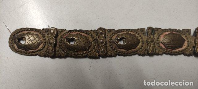 Antig&uuml;edades: ANTIGUO CINTURON DE BRONCE PARA SANTO - Foto 2