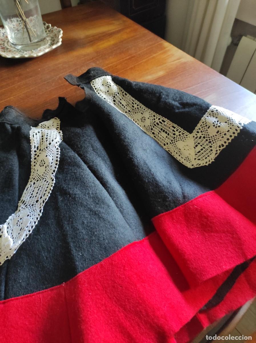 Antig&uuml;edades: Falda regional ni&ntilde;a con accesorio - Foto 4