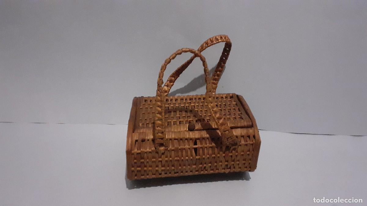 Antig&uuml;edades: Curiosa cesta de mimbre - Foto 1