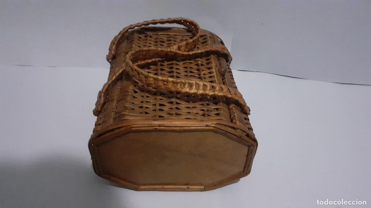 Antig&uuml;edades: Curiosa cesta de mimbre - Foto 3