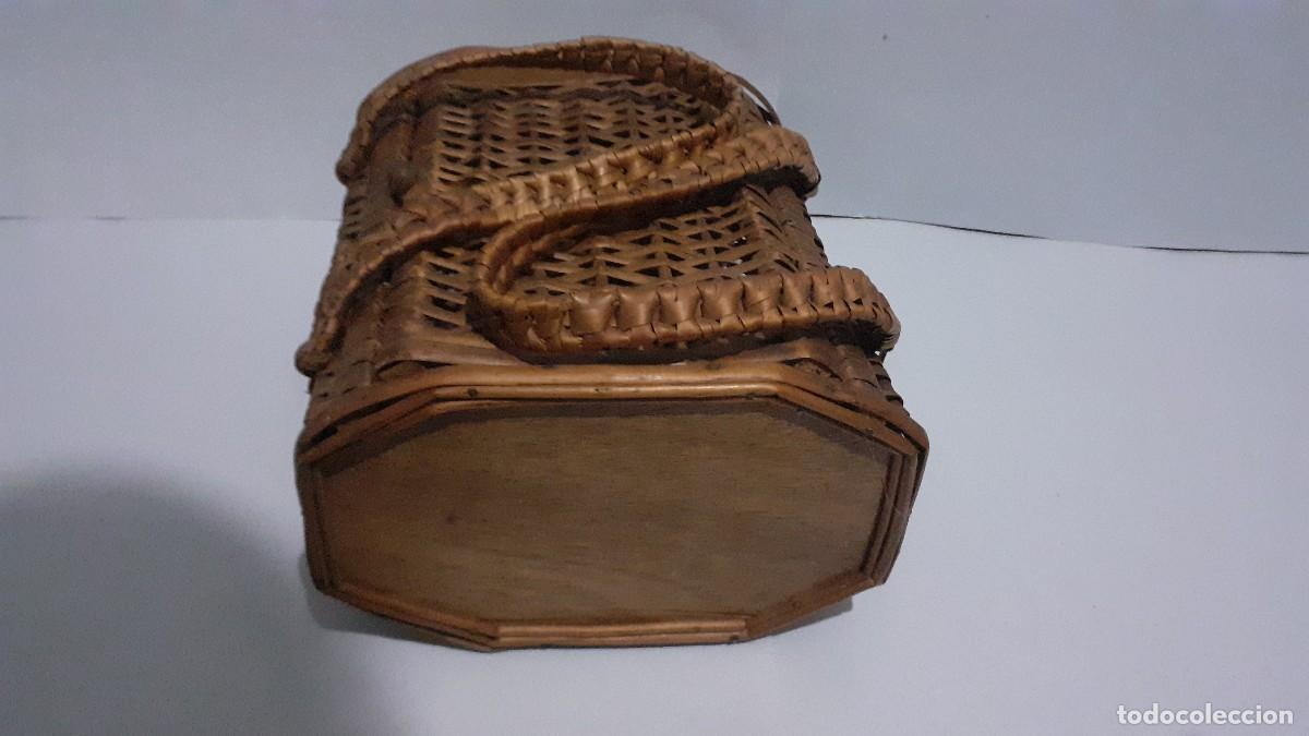 Antig&uuml;edades: Curiosa cesta de mimbre - Foto 5