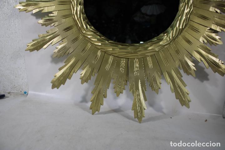 Antig&uuml;edades: espejo sol de madera - Foto 9