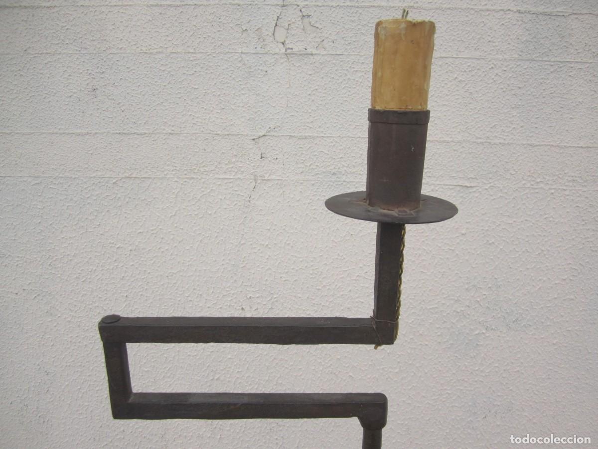 Antig&uuml;edades: Candelabro de pie en forja fuste de pera - Foto 4