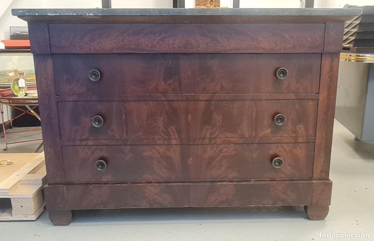 Antig&uuml;edades: C&oacute;moda francesa imperio en palma de Caoba - Foto 1