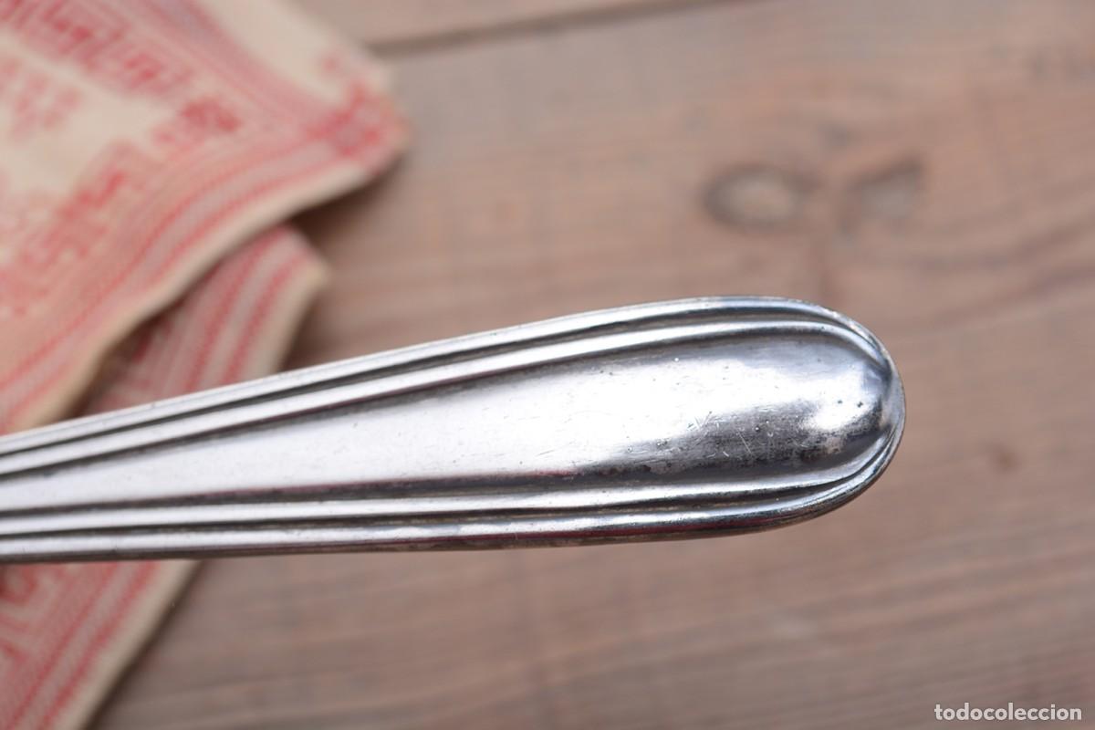 Antig&uuml;edades: Cuchar&oacute;n vintage de metal plateado - Foto 7