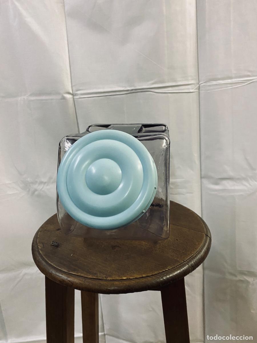 Antig&uuml;edades: Caramelera tapa azul - Foto 1