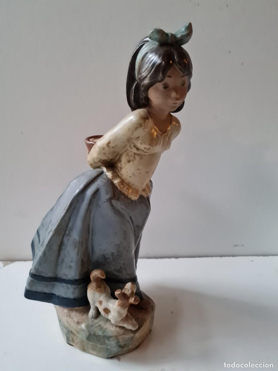Antig&uuml;edades: LLADRO NI&Ntilde;A COM CESTO Y PERRO 35 CMS - Foto 1