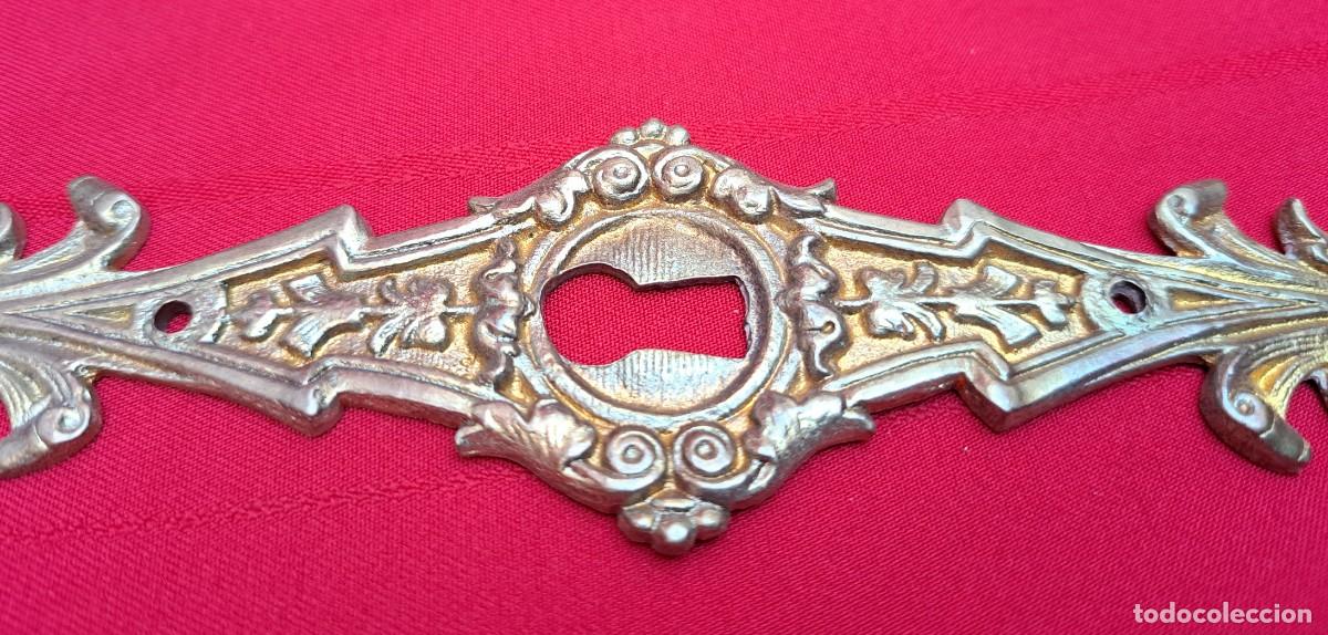 Antig&uuml;edades: Escudo boca llave de bronce, siglo XIX - Foto 3
