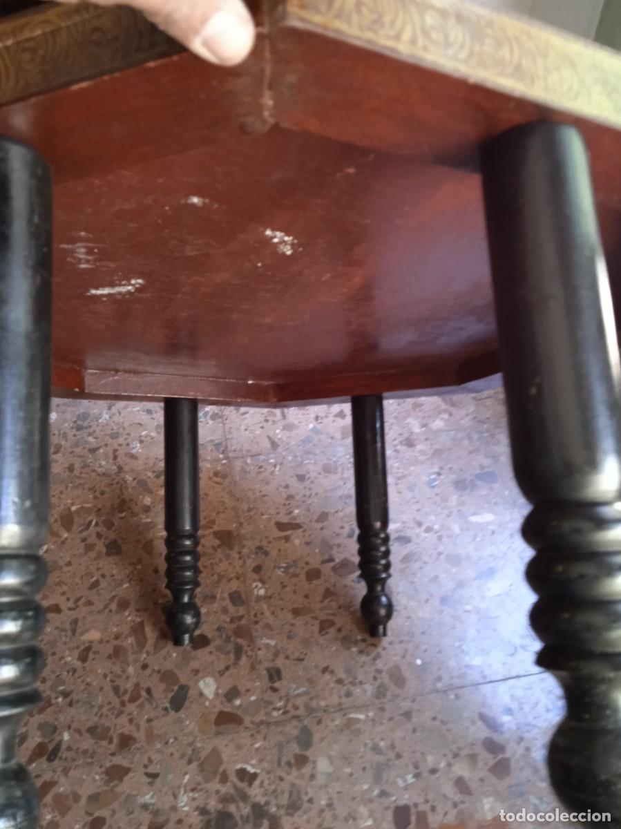 Antig&uuml;edades: Mesa de centro pintada a mano - Foto 7
