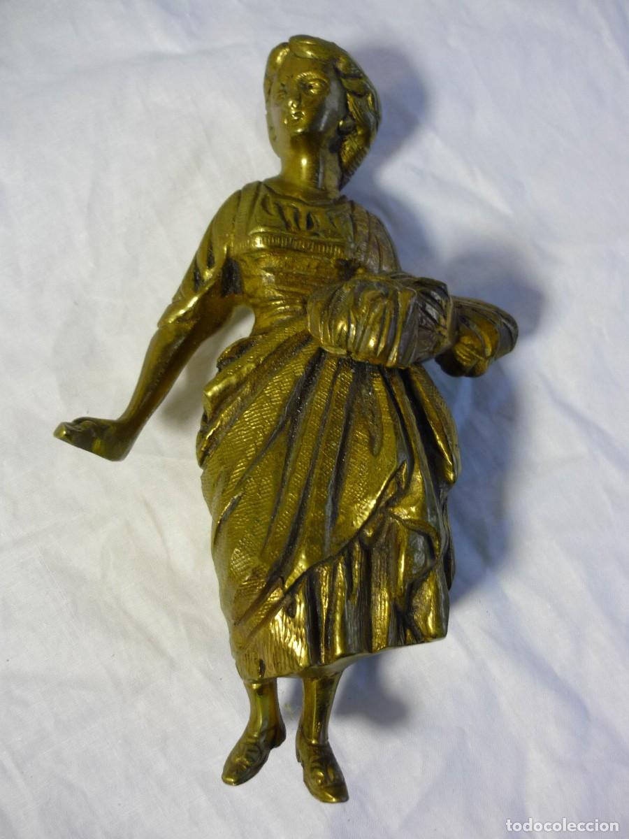 Antig&uuml;edades: Figura de bronce mujer con espigas, espigadora - Foto 2