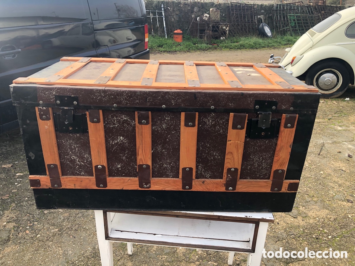 Antig&uuml;edades: V Baul en madera y chapa pintada - Foto 1