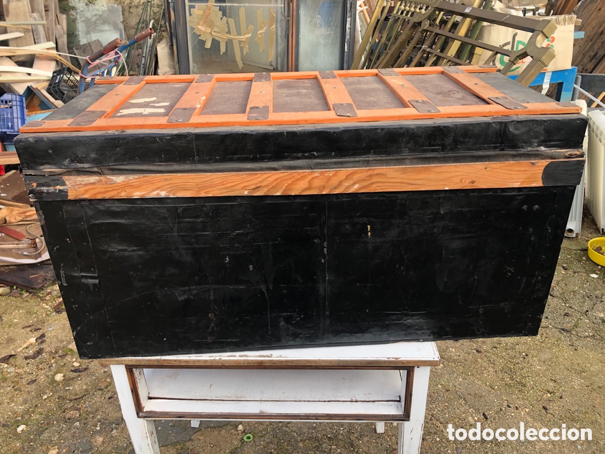 Antig&uuml;edades: V Baul en madera y chapa pintada - Foto 3
