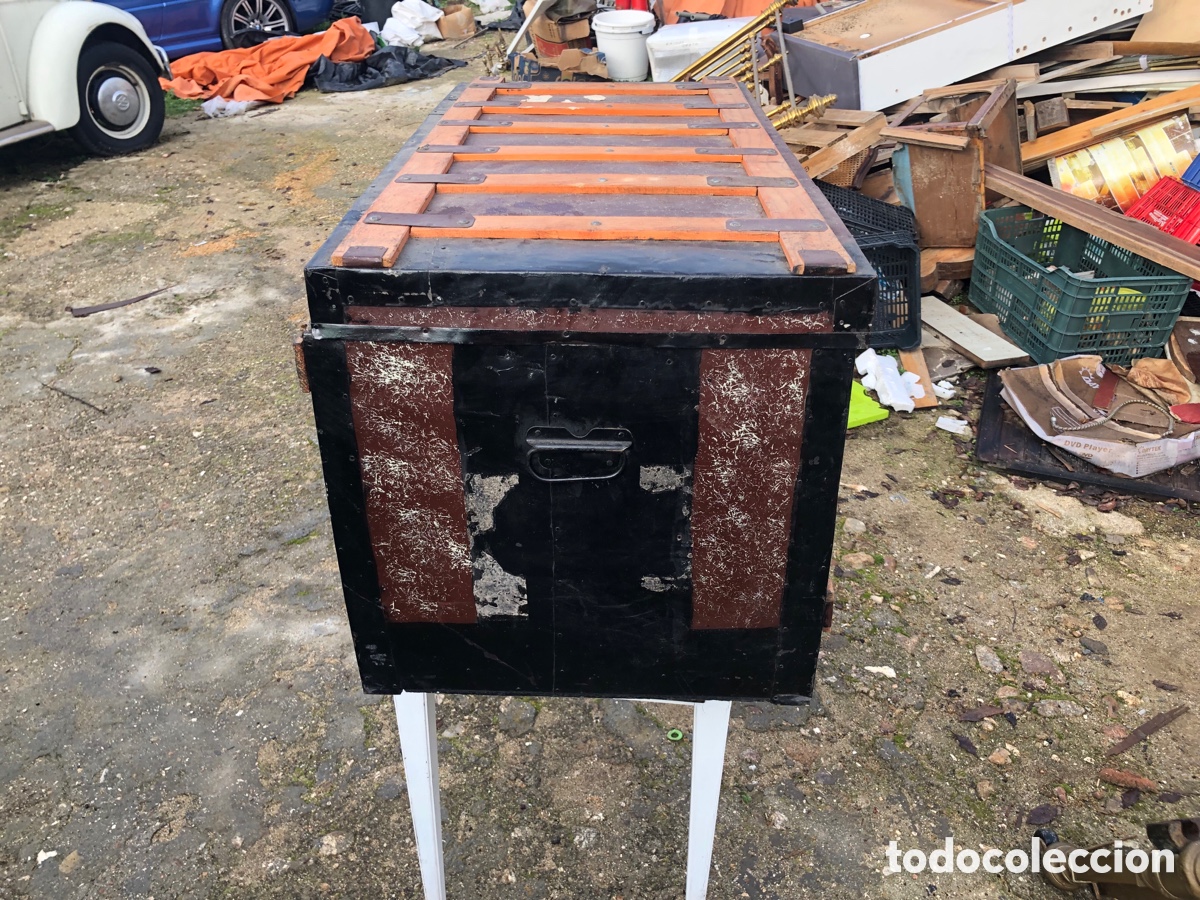 Antig&uuml;edades: V Baul en madera y chapa pintada - Foto 4