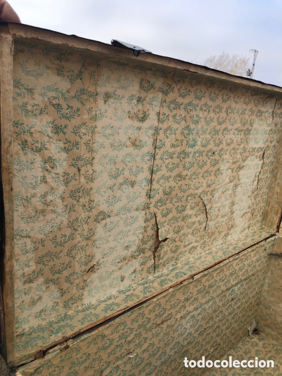 Antig&uuml;edades: V Baul en madera y chapa pintada - Foto 7