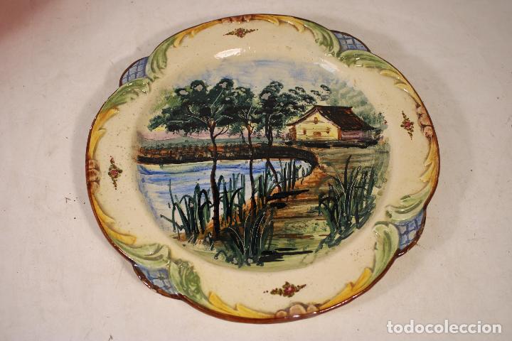 Antig&uuml;edades: plato pintado y firmado - Foto 1