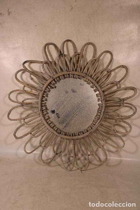 Antig&uuml;edades: espejo sol de mimbre - Foto 1