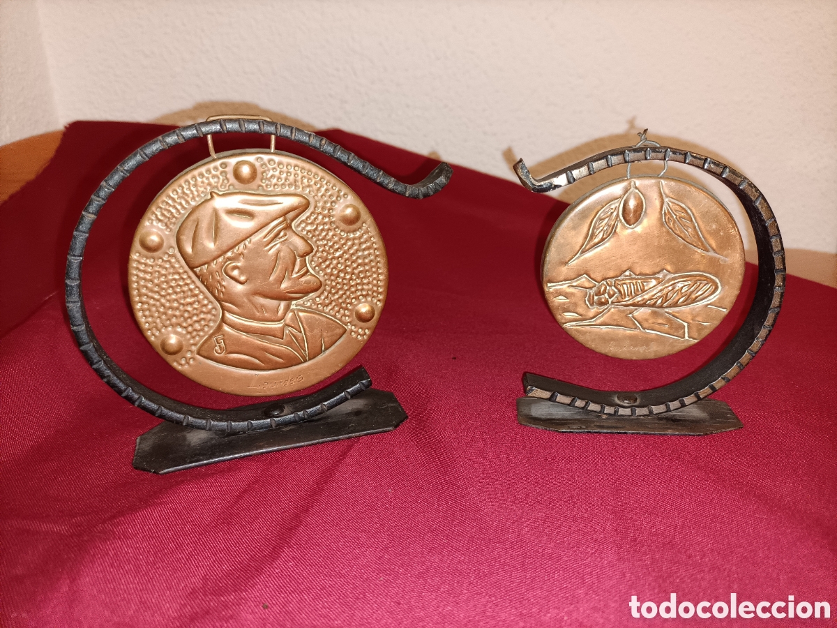 Antiguidades: Dos recuerdos Lourdes. Forja de hierro y cobre. 11,5 x 14 y 10 x 10 cms