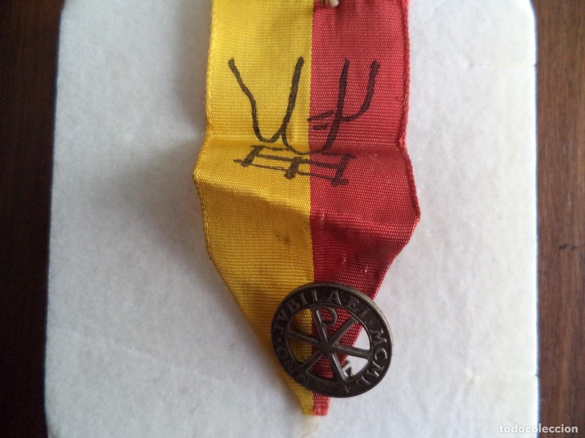 Antig&uuml;edades: Pin religioso A&ntilde;o Jubilar MCML - Foto 1