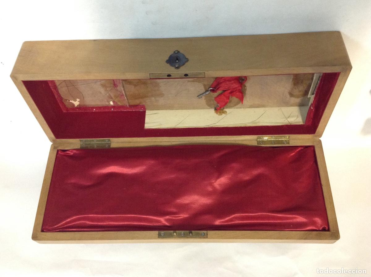Antig&uuml;edades: Caja de nogal con llave. s XIX - Foto 3