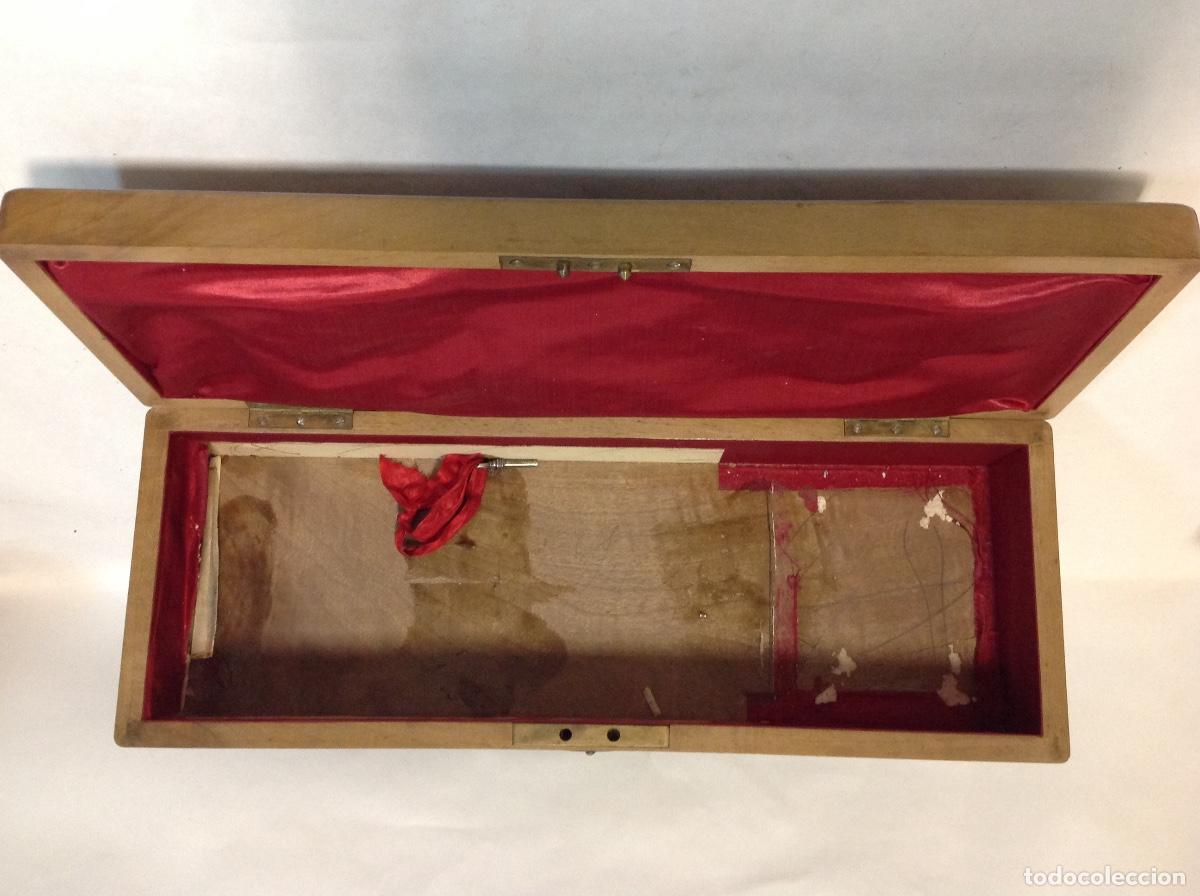 Antig&uuml;edades: Caja de nogal con llave. s XIX - Foto 4