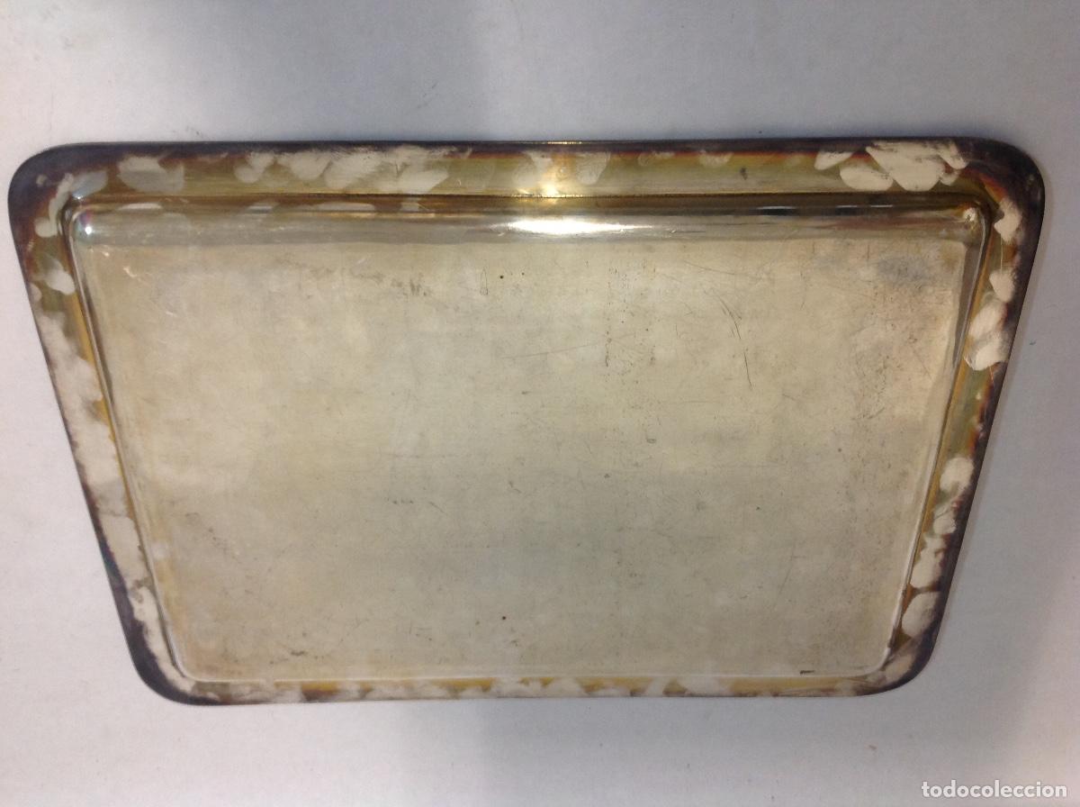 Antig&uuml;edades: Bandeja rectangular de metal plateado - Foto 2