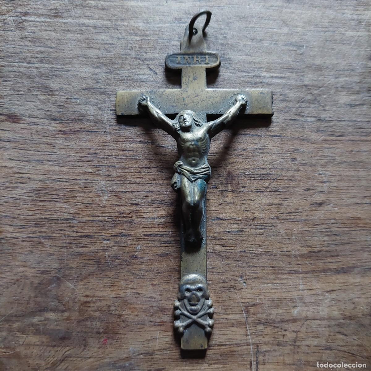 Antig&uuml;edades: Antiguo Crucifijo de Lat&oacute;n - Foto 1