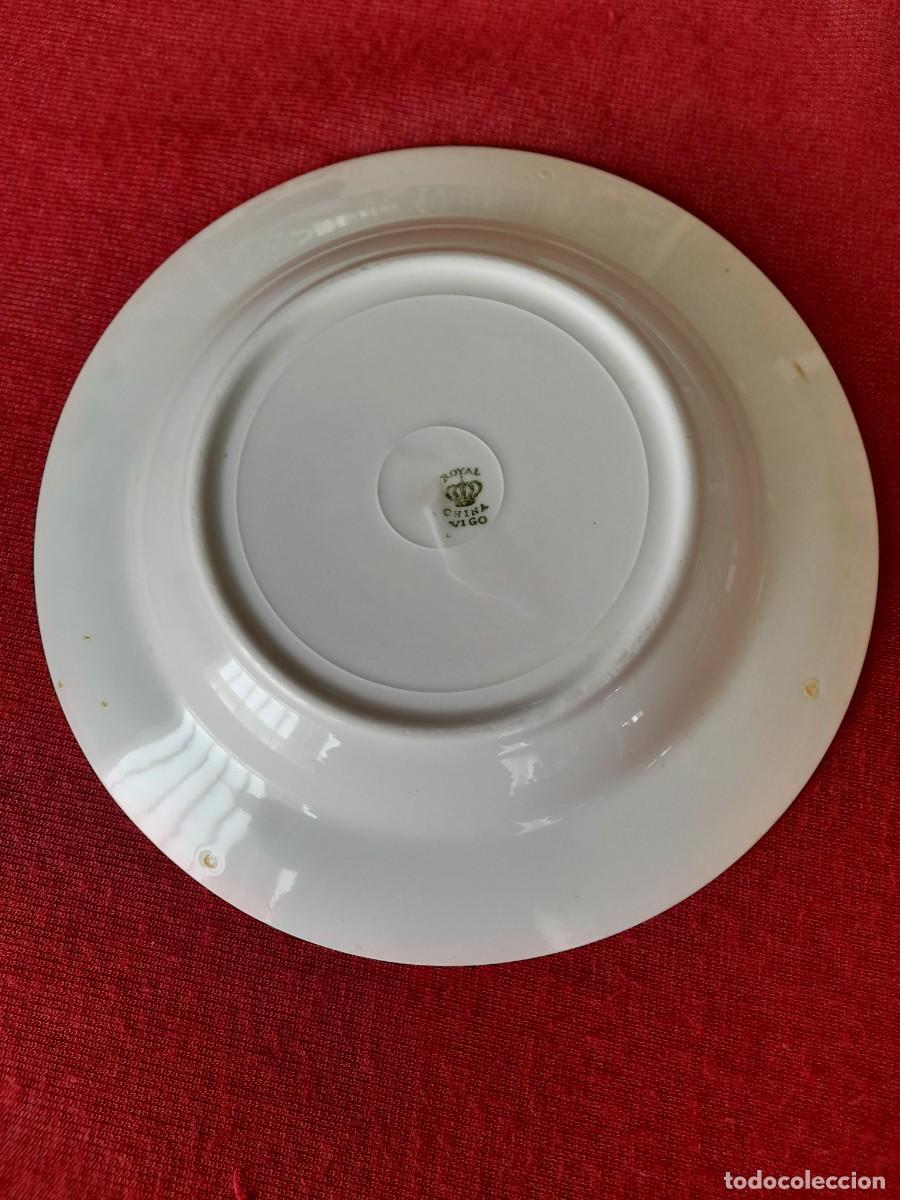 Antig&uuml;edades: Plato hondo de Royal China - Foto 3