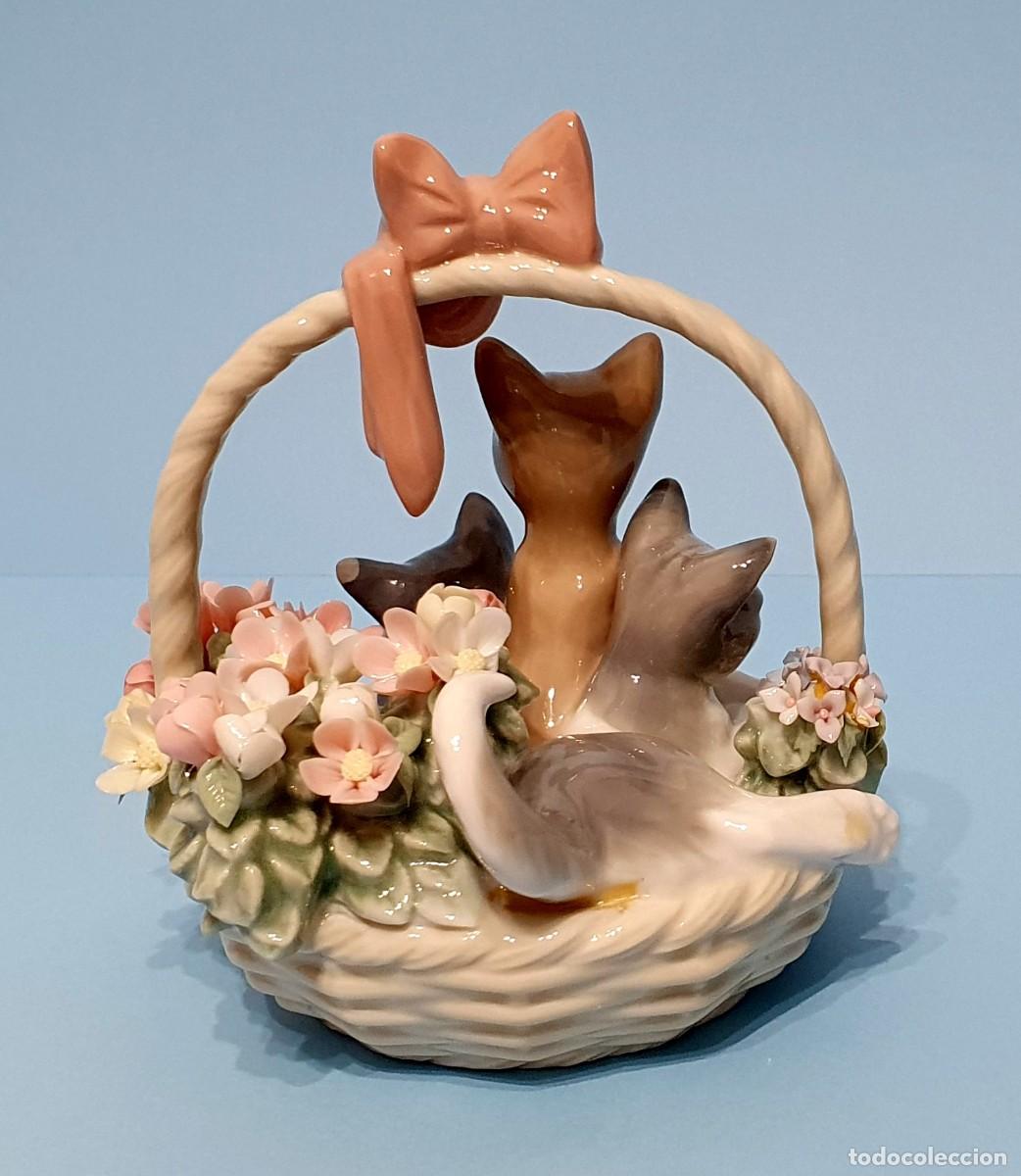 Antig&uuml;edades: CESTA CON GATITOS Y FLORES DE &rdquo;LLADR&Oacute;&rdquo; - Foto 3