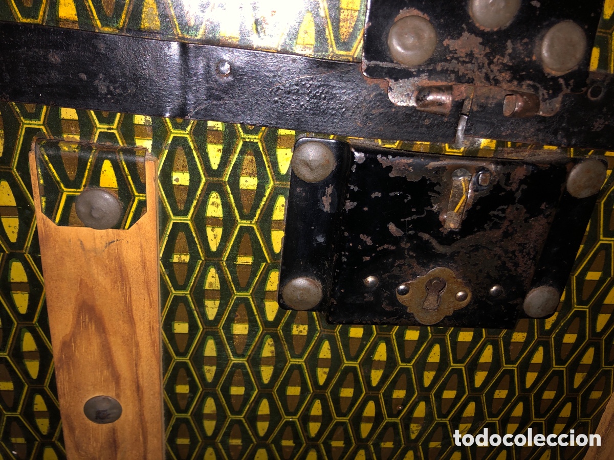 Antig&uuml;edades: Bonito ba&uacute;l antiguo con patas - Foto 3