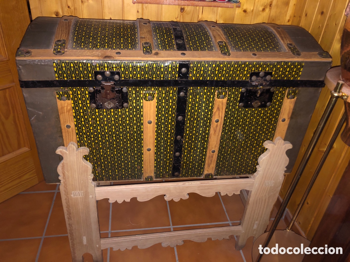 Antig&uuml;edades: Bonito ba&uacute;l antiguo con patas - Foto 1