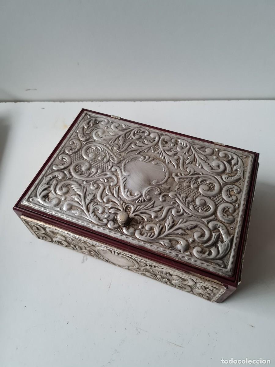 Antig&uuml;edades: CAJA PLATA Y MADERA 25 X 18 X 8 CMS - Foto 2