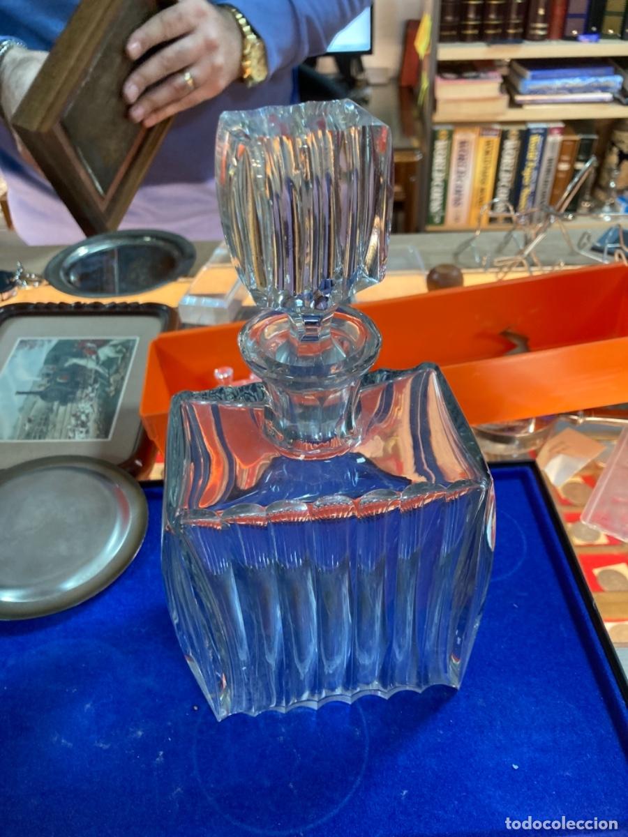 Antig&uuml;edades: Magnifica licorera en cristal - Foto 1