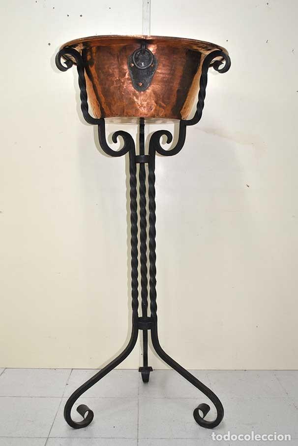 Antig&uuml;edades: ANTIGUO CALDERO DE COBRE CON SOPORTE - Foto 1