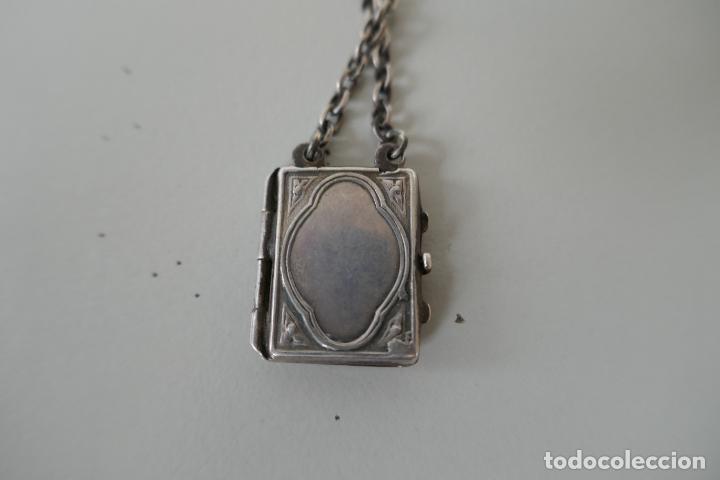 Antig&uuml;edades: Cadena con relicario de plata - Foto 3
