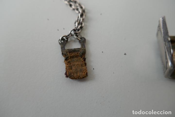 Antig&uuml;edades: Cadena con relicario de plata - Foto 5