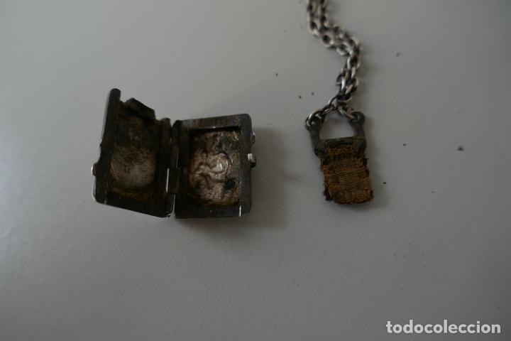 Antig&uuml;edades: Cadena con relicario de plata - Foto 6