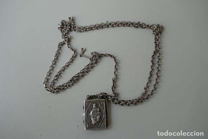 Antig&uuml;edades: Cadena con relicario de plata - Foto 1