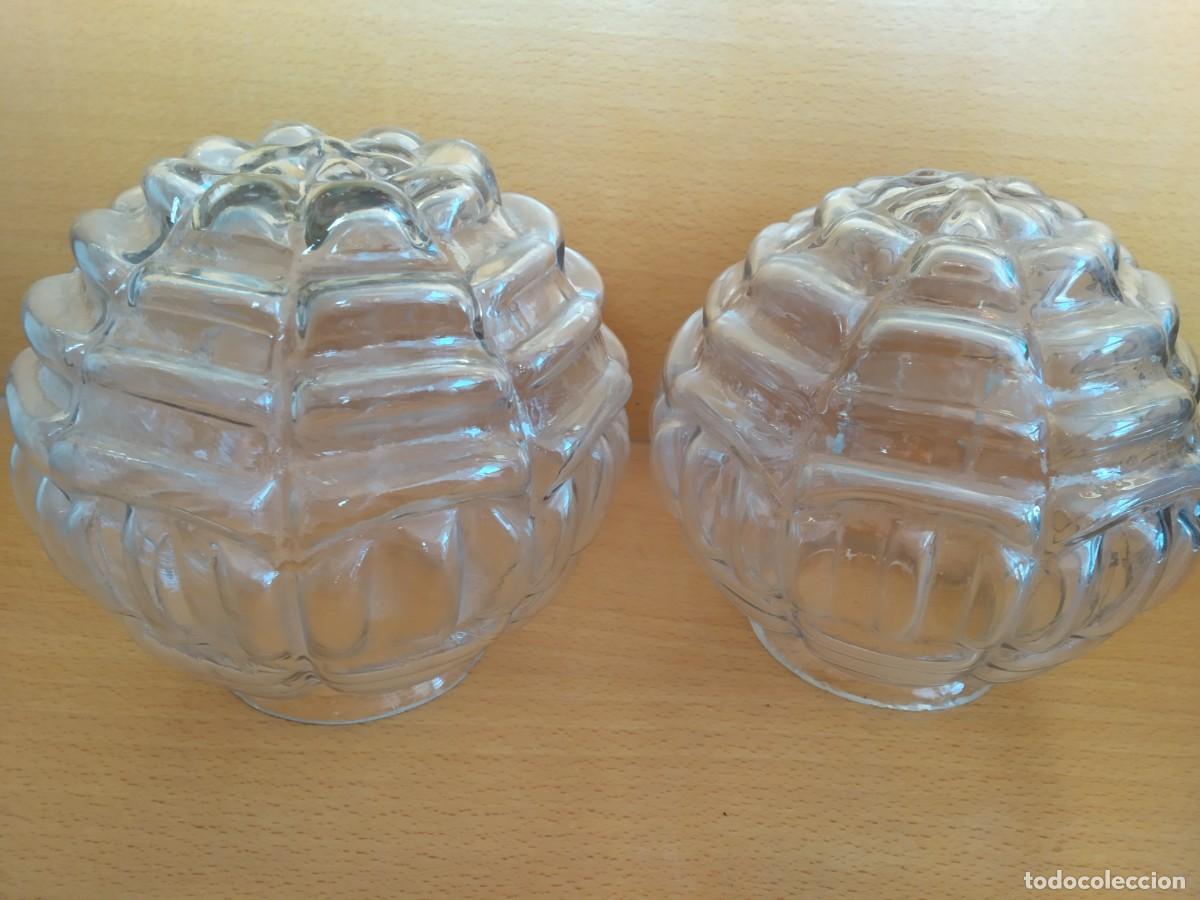 Antig&uuml;edades: DOS TULIPAS DE CRISTAL ONDULADO - Foto 1