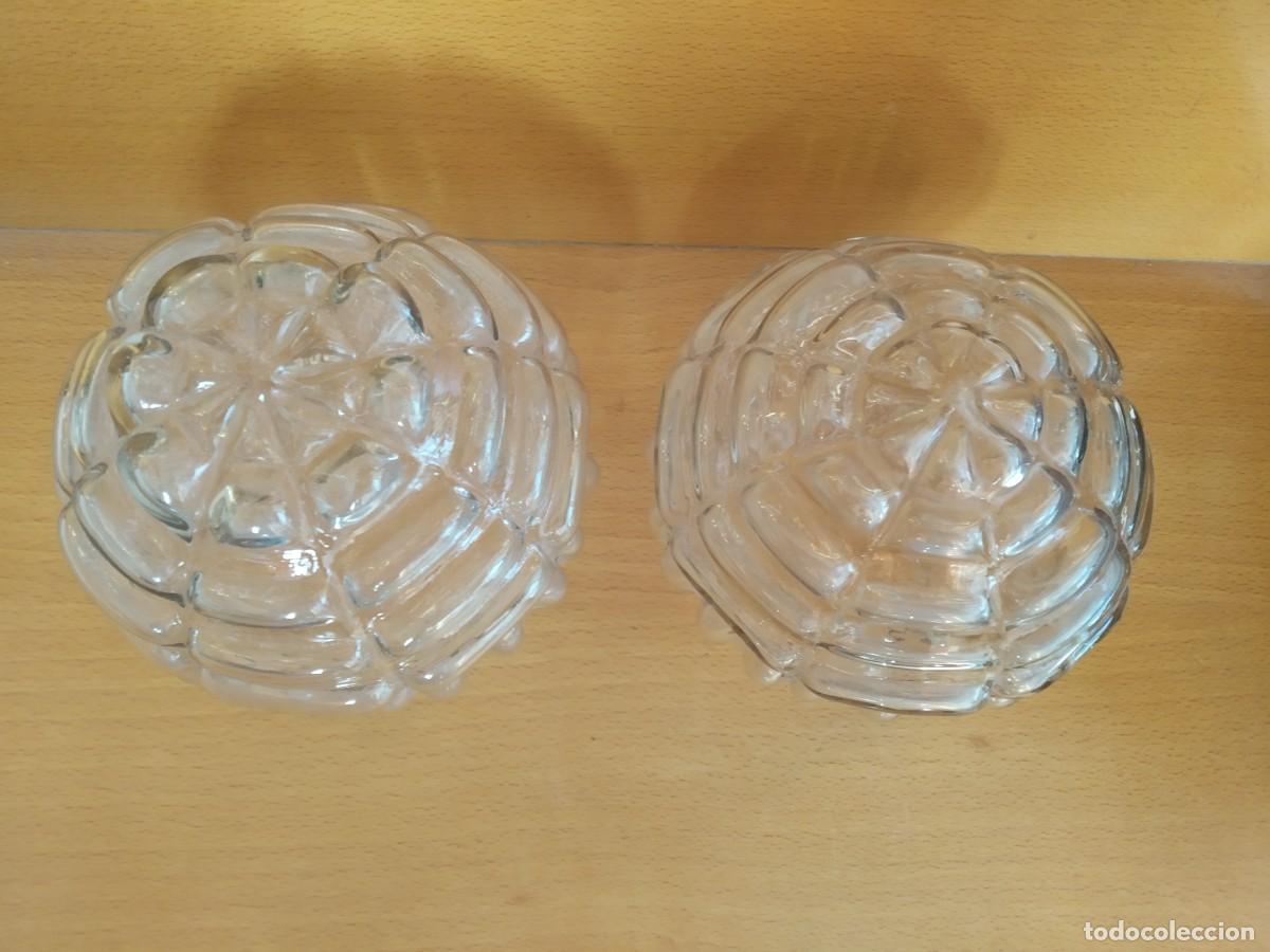Antig&uuml;edades: DOS TULIPAS DE CRISTAL ONDULADO - Foto 2